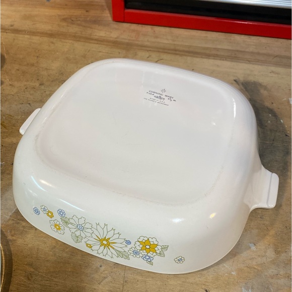 CorningWare Yellow Floral Bouquet P-10-B, 9 1/2” Casserole with Lid - Picture 5 of 7
